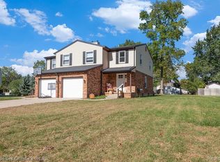 116 Regents Dr, Troy, MI 48084