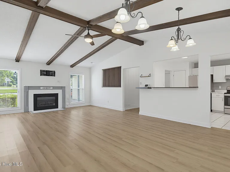 305 W Willowood Ln — Photo 22