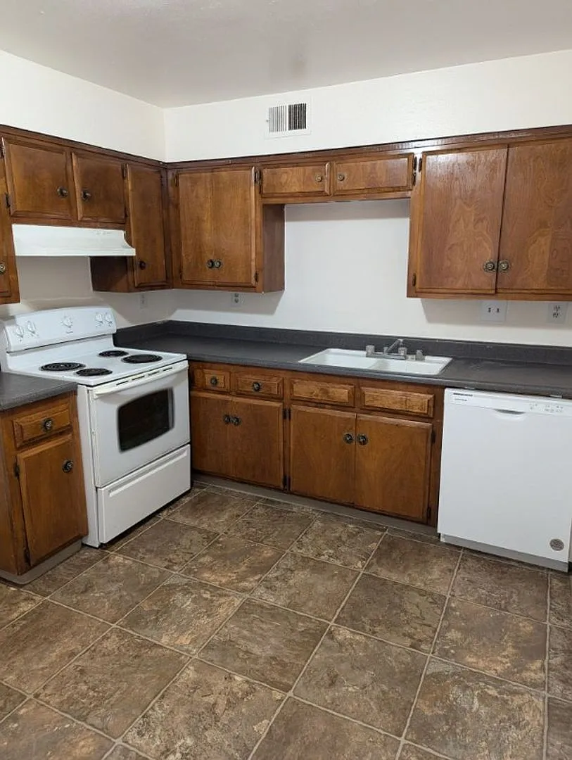 M13- 2820 N. Halfmoon Dr. — Photo 3