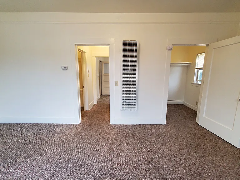 435 Henderson St #4 — Photo 6