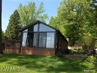 4555 Dora Ln, Lake Orion, MI, 48359