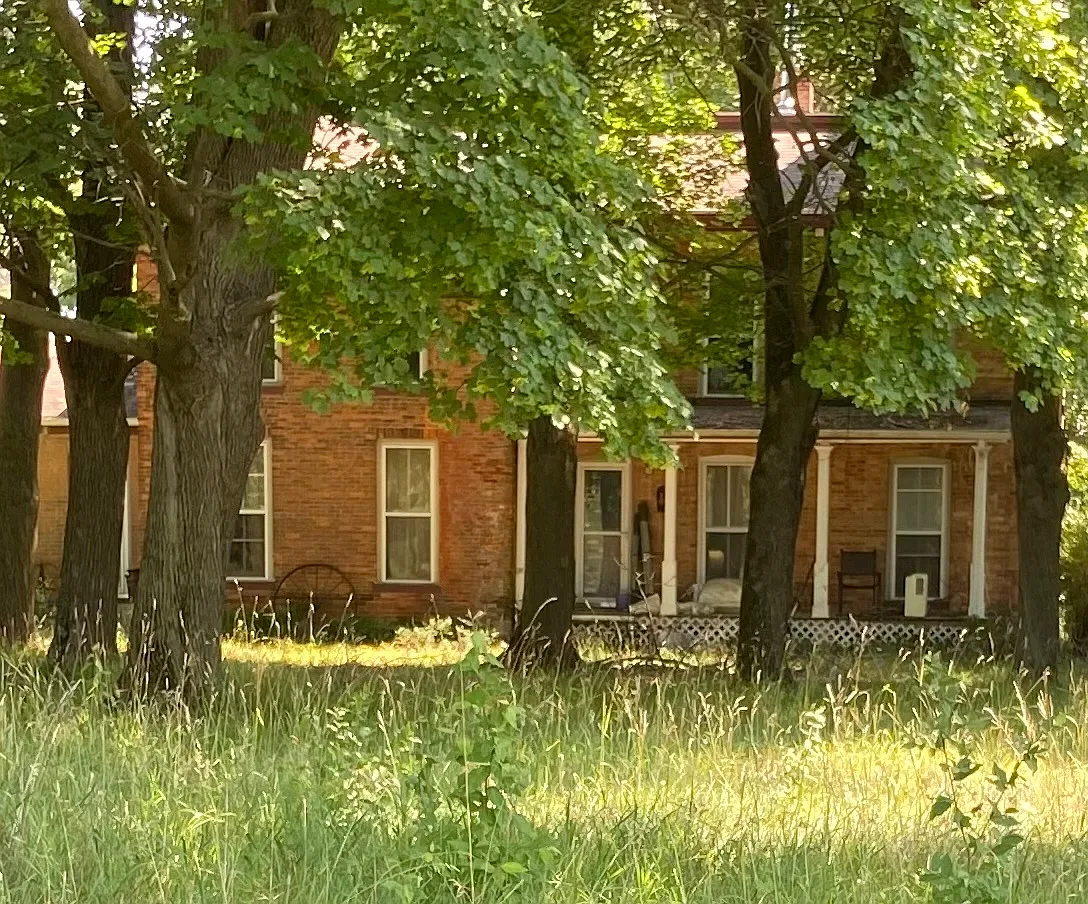 6 bed, 3400 sqft, $1,800 — Photo 1