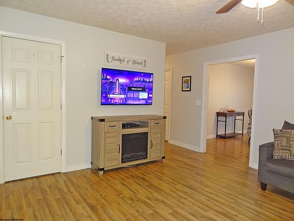 3rd image of 300 Aurora Dr