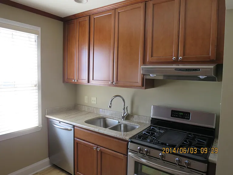 1023 Scott St — Photo 5