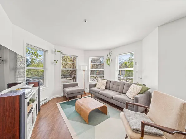 1883 E 10th Ave #204, Vancouver, BC V5N 1X8