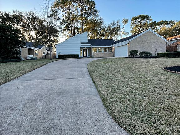 5th image of 3322 Robinson Rd