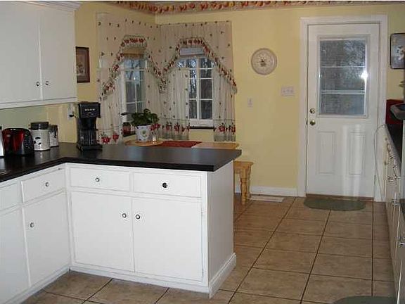 3rd image of 8300 Petersburg Dr
