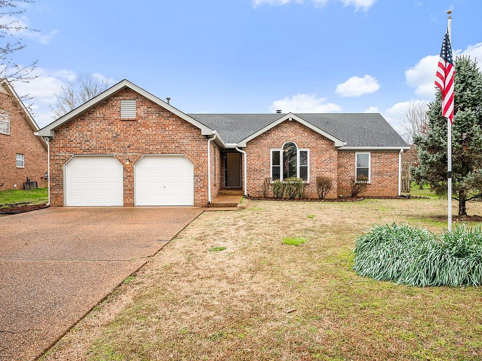 1st image of 404 Fellers Ln