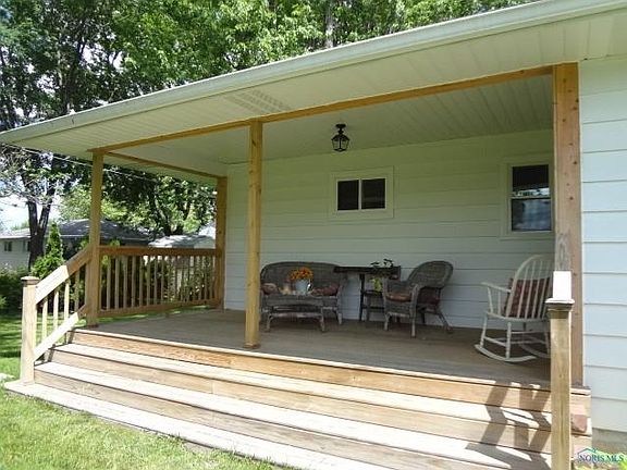 3rd image of 1027 Village Dr
