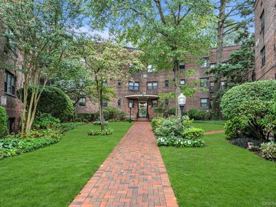 50 Brompton Road #2L, Great Neck, NY, 11021