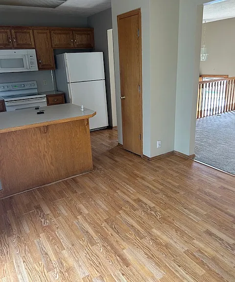 13508 S 35th Ave — Photo 7