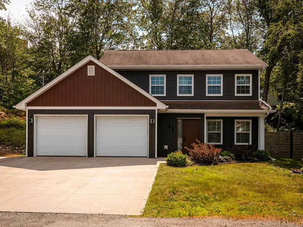 42 Margaret Rd, Halifax, NS B3N 1R7