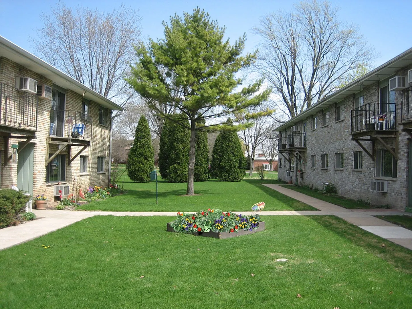 528 Chase Blvd — Photo 1
