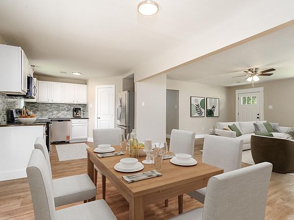 4th image of 4 Simmons Ln