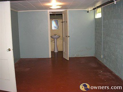 Room in basement/office/?bedroom