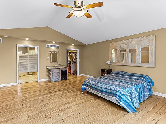 4th image of 2309 Cumberland Dr