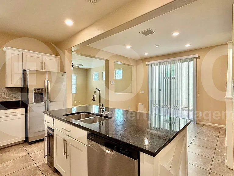 3739 E Trinity Ln — Photo 18