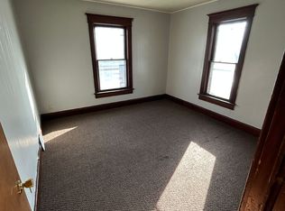 1122 W 3rd St, Waterloo, IA 50701