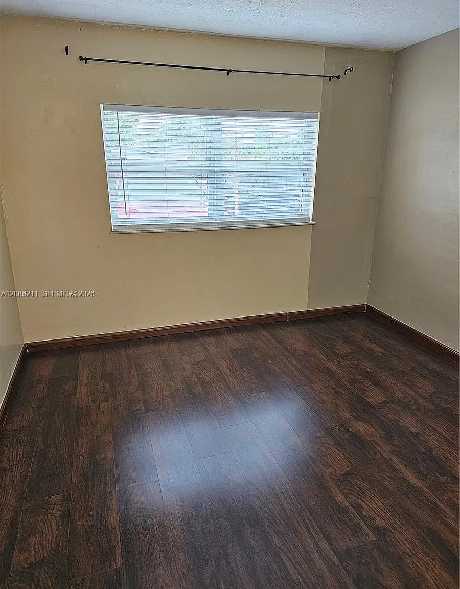 Oriole Estates Sec 3 — Photo 3
