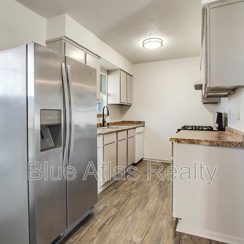 3 bed, 1.0 bath, 945 sqft, $1,595 — Photo 2