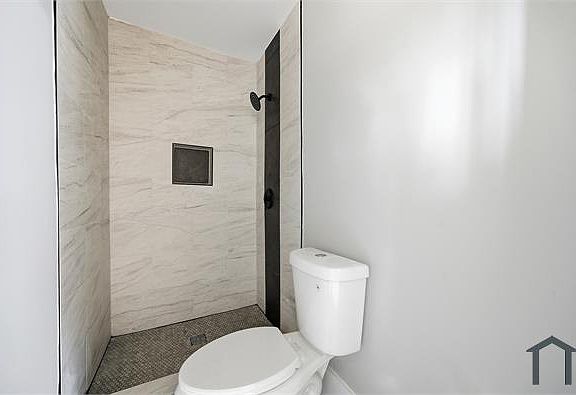 4th image of 4595 Sahara Dr SW