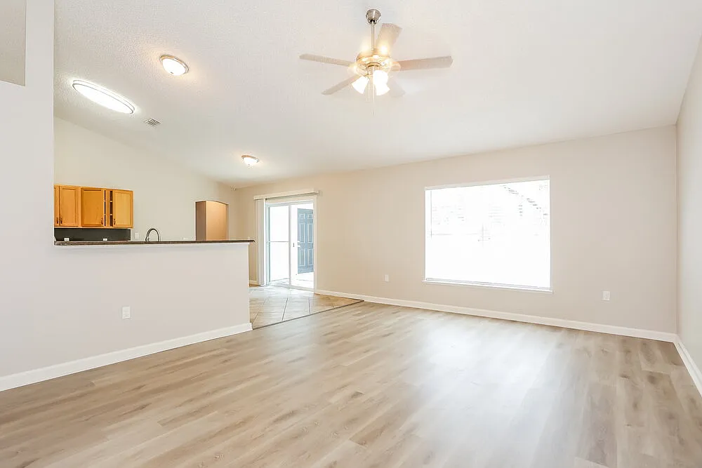 4 bed, 2.0 bath, 2236 sqft, $3,270 — Photo 3