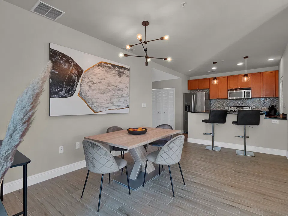 525 E Jackson St #508