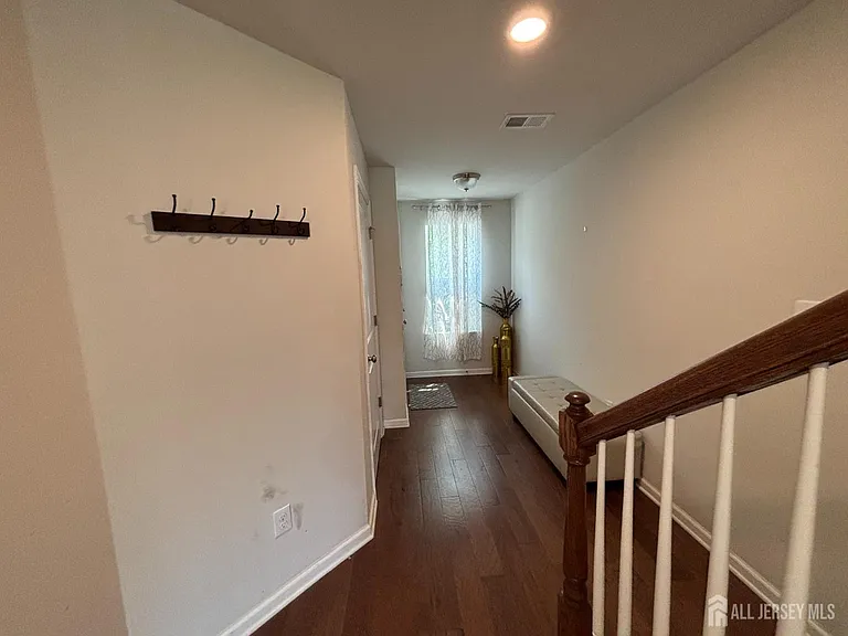 1002 Hights Farm Rd N — Photo 2