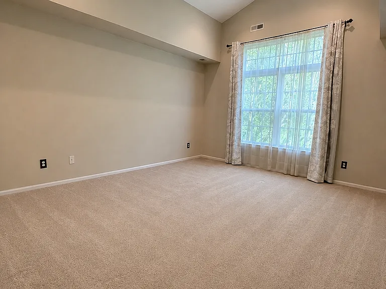 116 Wallace Ct — Photo 11