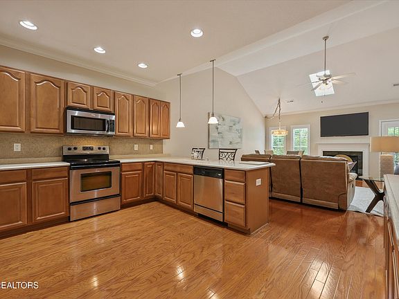 4th image of 4647 Oak Meadow Way