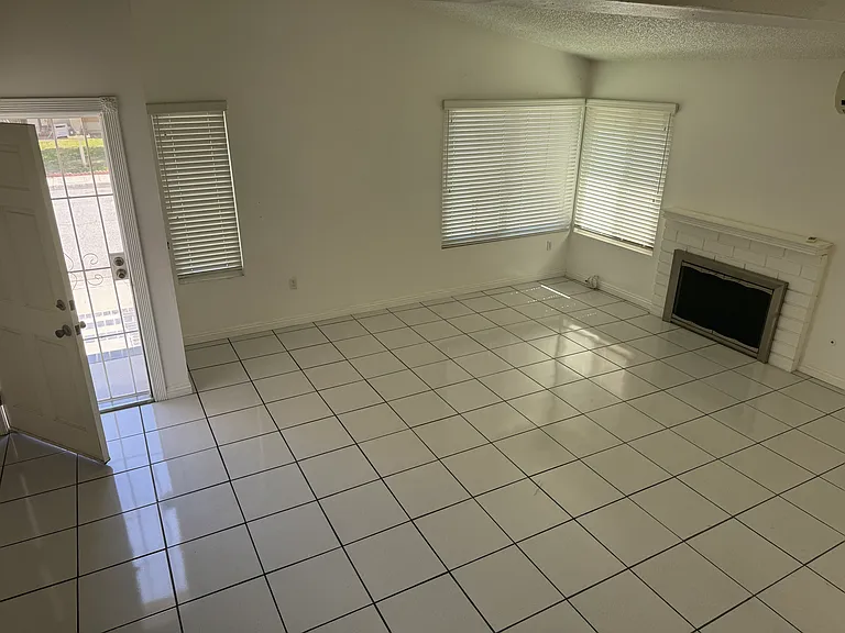 2707 Amanda St #A — Photo 2