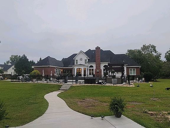 4th image of 2613 River Oak Dr