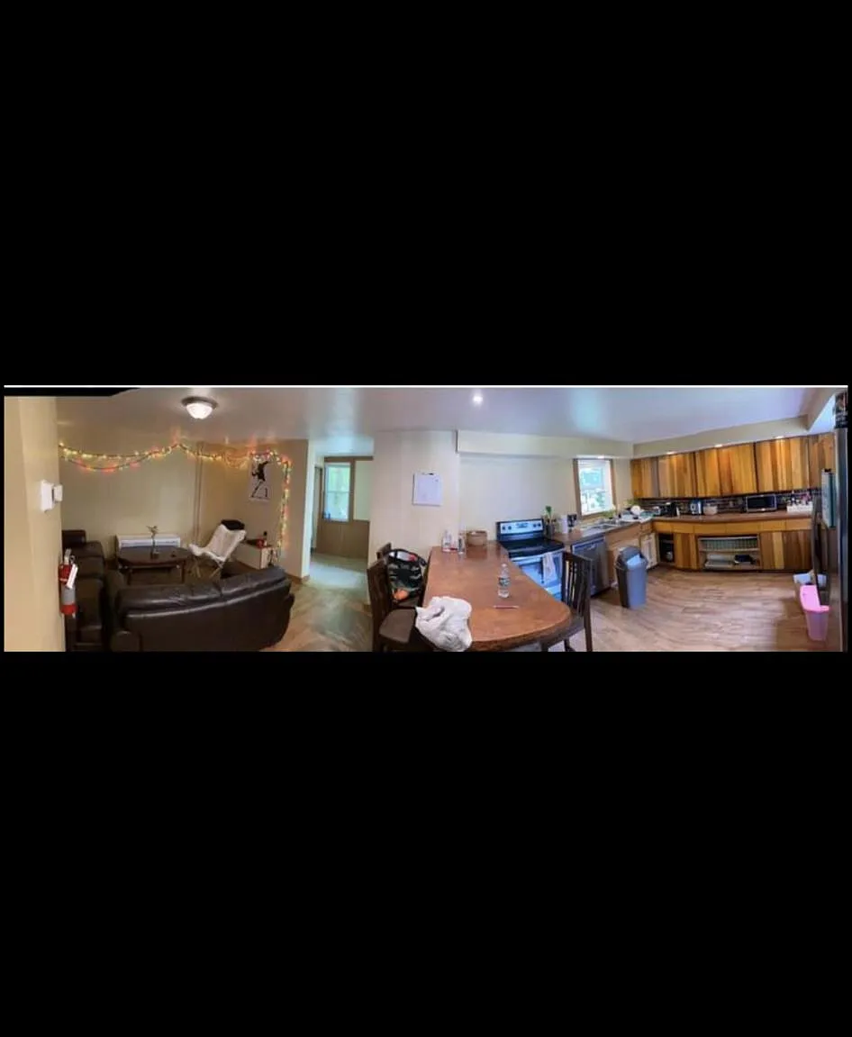 4 bed, 2500 sqft, $3,000 — Photo 3