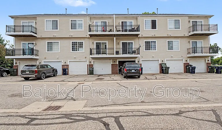 43018 Burlington Dr — Photo 3