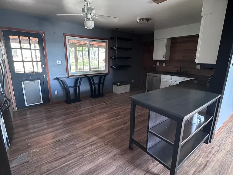 417 Skyway Dr — Photo 3