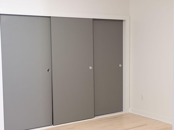 2nd image of 432 Greenup St #205