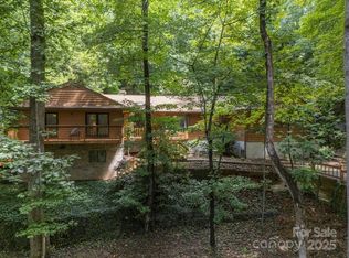 39 Foxglove Rd, Laurel Park, NC 28739