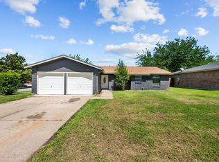 715 S Hunters Glen Cir, Arlington, TX 76015