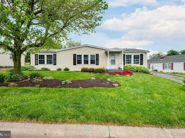 17 Ray Dr, Denver, PA 17517