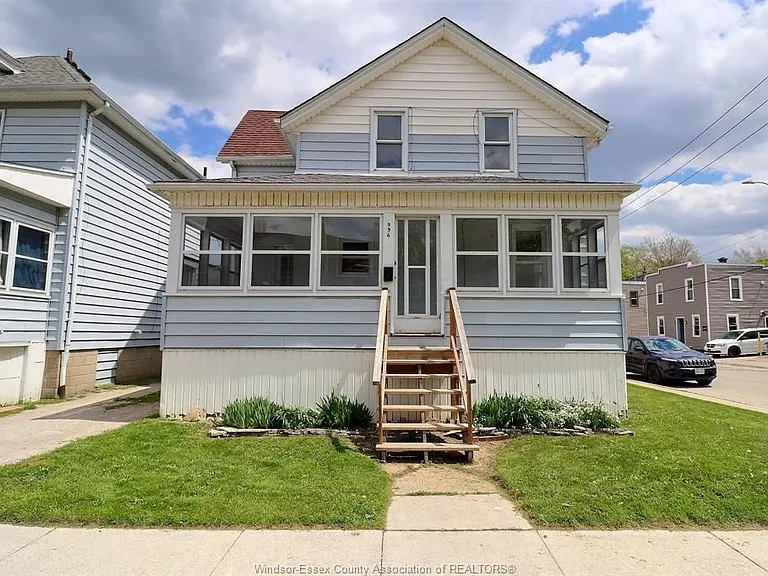 996 Albert Rd — Photo 1