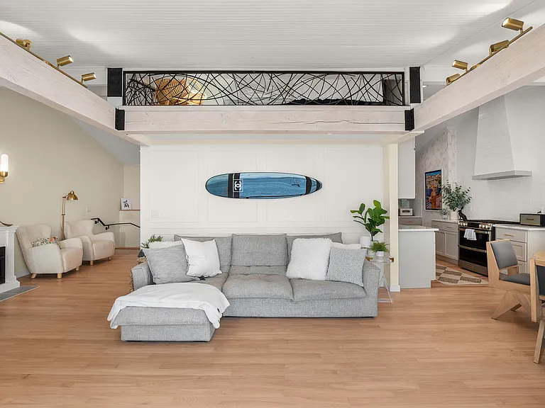 4701 Beach Dr SW — Photo 10