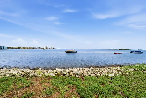2700 Bayshore Blvd Photo 1