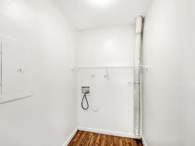 King's Ridge Apartments — Photo 6
