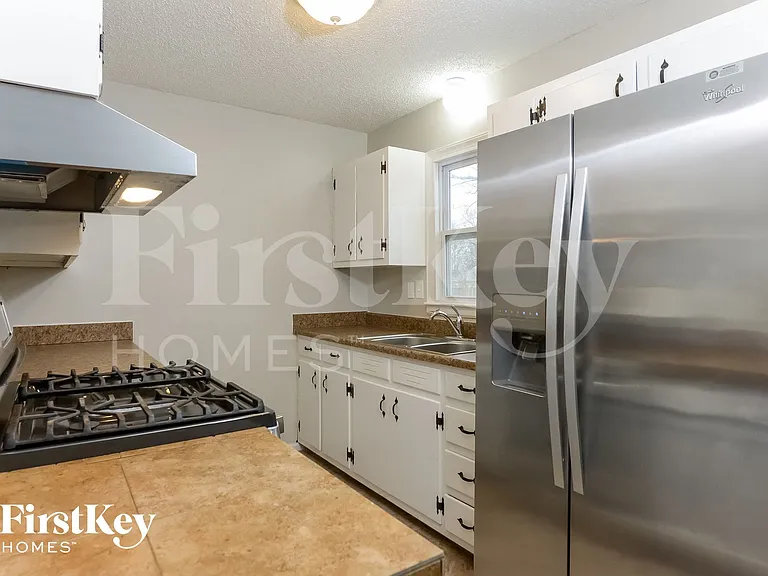210 Berry Ave — Photo 5