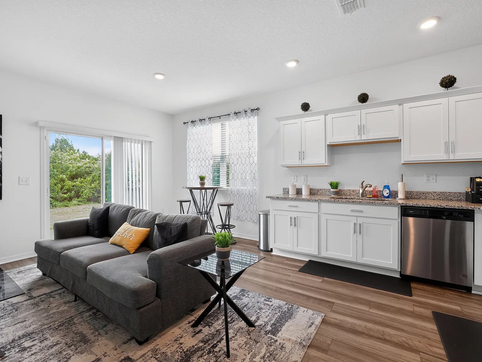Beacon at Arbours Townhomes — Photo 2