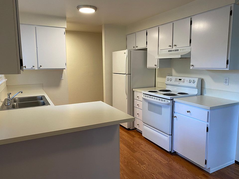 1st image of 1406 Yonkers Dr SE #D