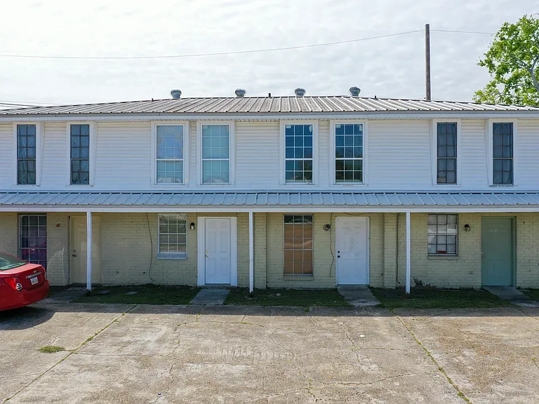 221 Belle Terre Blvd #B-1 — Photo 1