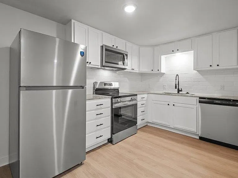 525 W Houston St #525 — Photo 6