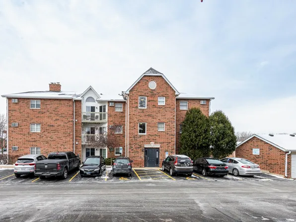 1363 Cunat Ct APT 2C, Lake In The Hills, IL 60156