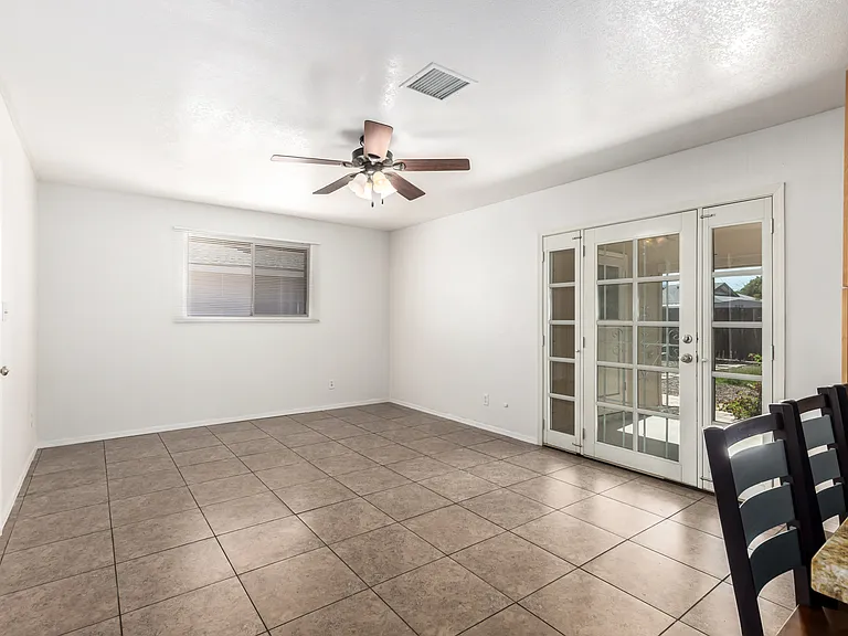 1037 E Campus Dr — Photo 2